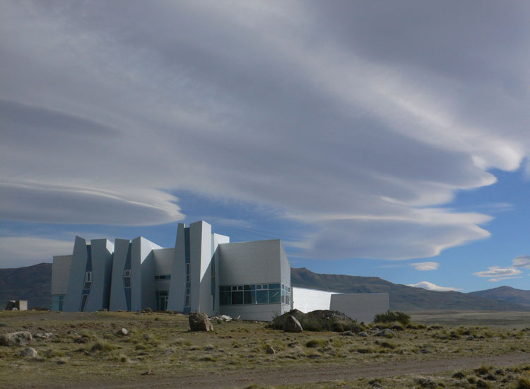 Il museo dello Hielo Patagónico, o Glaciarium, nella Terra del Fuoco, in Argentina. L’edificio è stato progettato da Pablo Güiraldes e Santiago Cordeyro (archivio Güiraldes y Cordeyro)